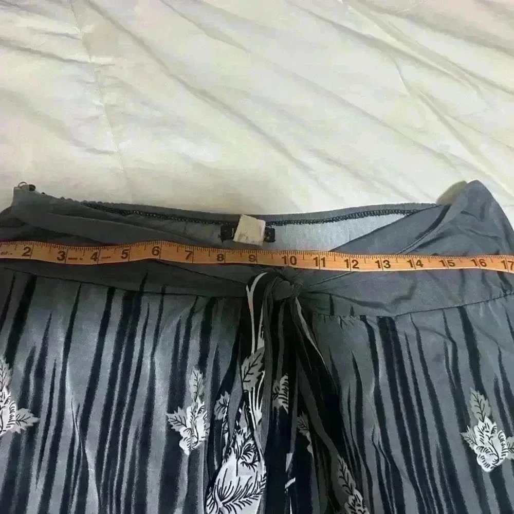 Beautiful Floral Black Grey Classy A-line Midi Skirt with Tie Waist Size Large - Picture 7 of 8